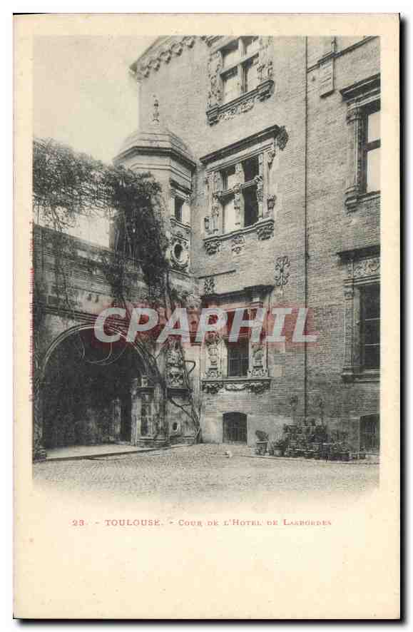 CPA Toulouse Cour de l'Hotel de Lasbordes 
