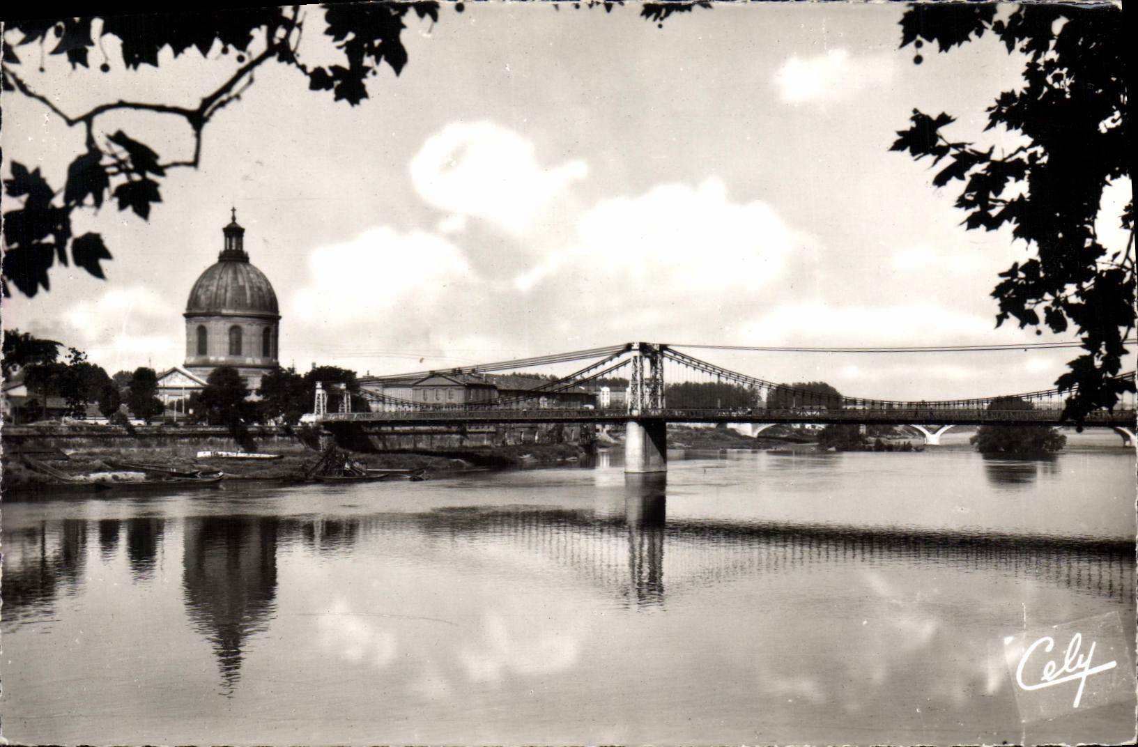 Toulouse (Haute-Garonne) — Pont suspendu sur la Garonne, Dôme de la Grave — Cely