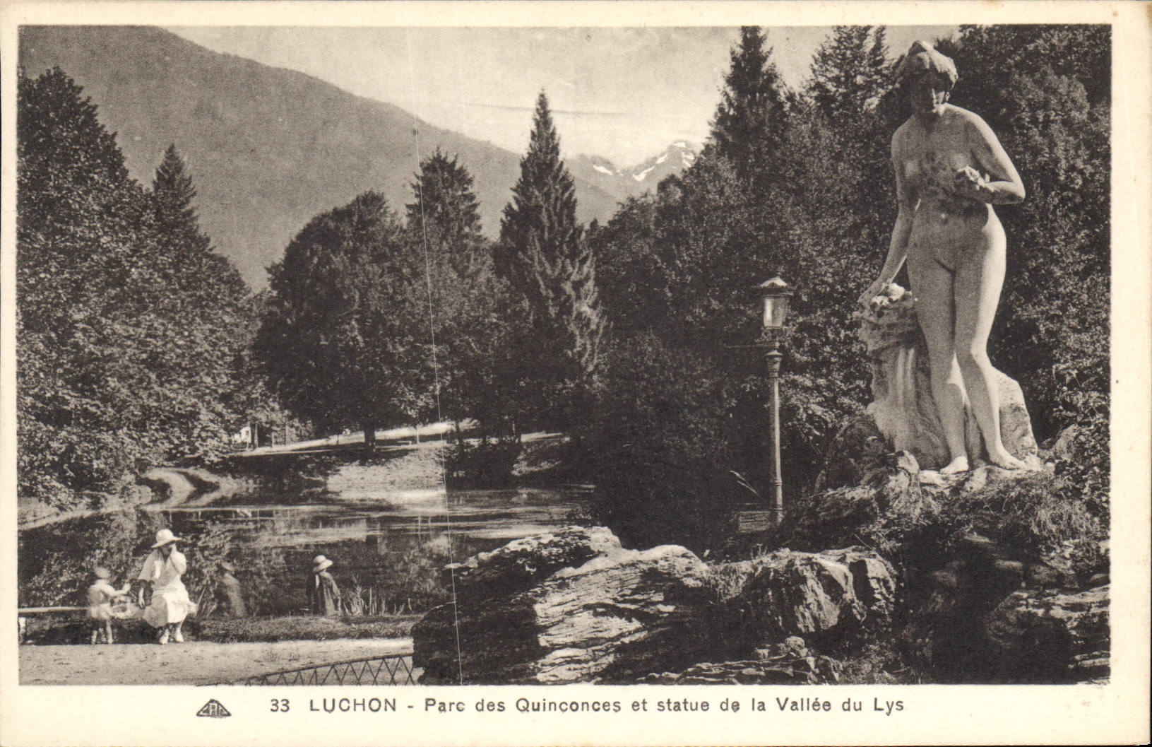 CPA Luchon Parc des Quinconces et Statue de la Vallee du Lys 