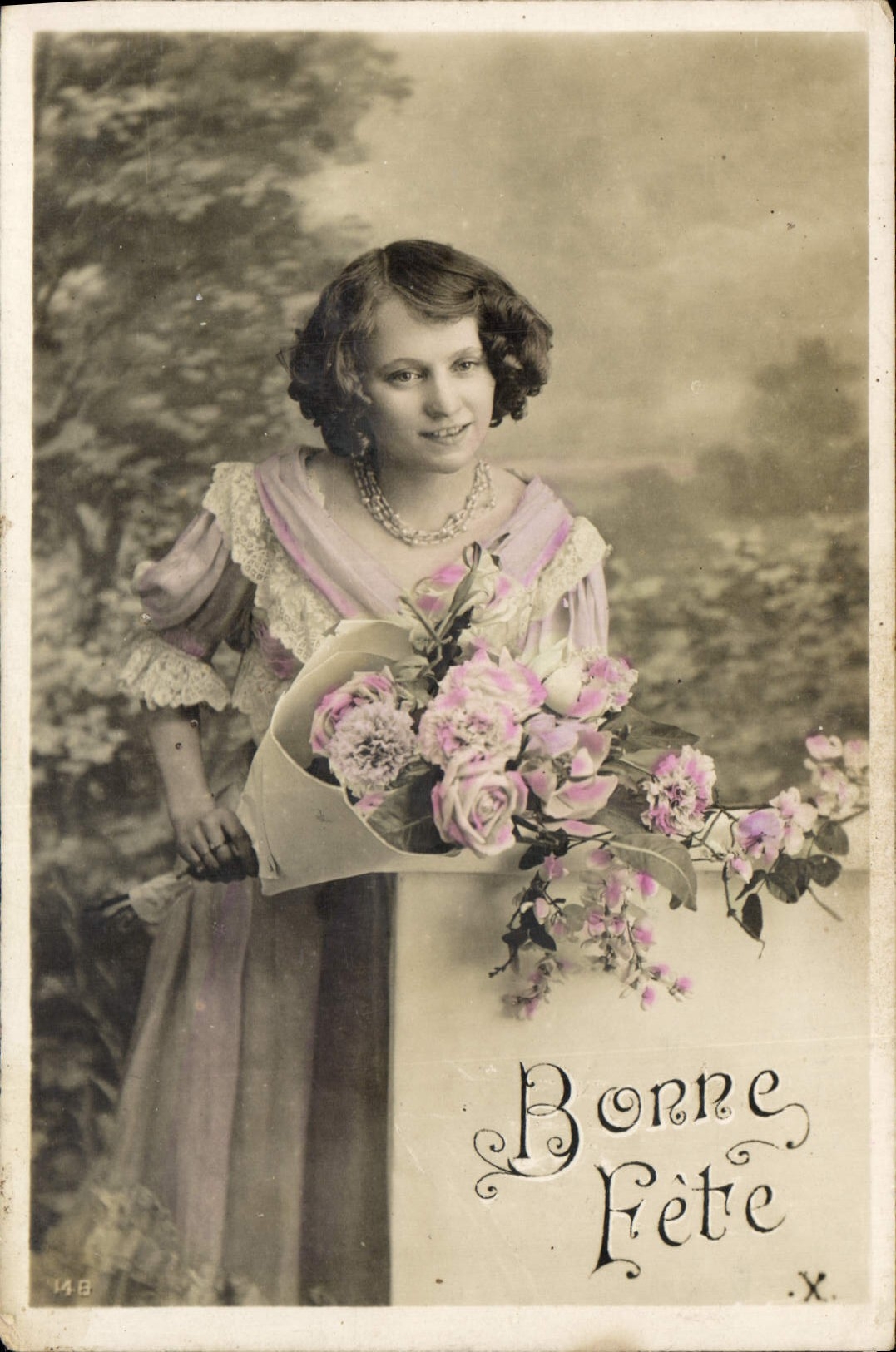CPA Bonne Fete Femme Fleurs