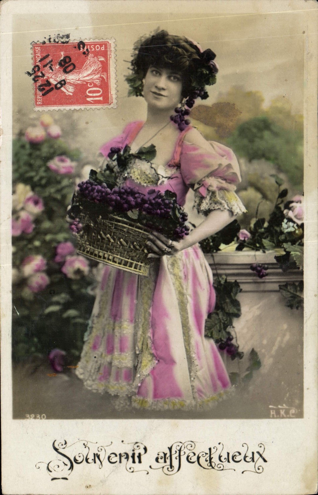 CPA Souvenir affectueux Femme Fleurs