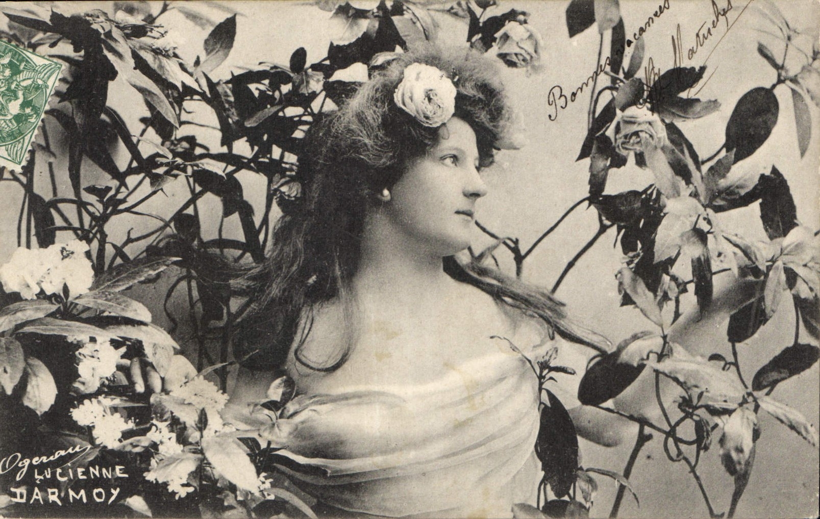 Femme au milieu de roses — Lucienne Darmoy — Ogeron