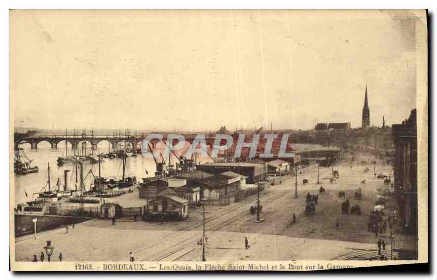 CPA Bordeaux Les Quais la Fleche Saint Michel et le Pont sur la Garonne 