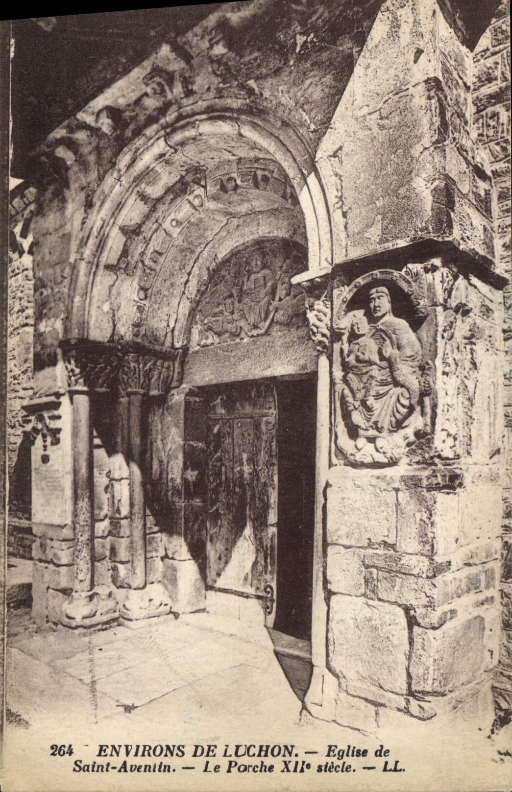 CPA Environs de Luchon Eglise de Saint Aveniin Le Porche XII siecle 