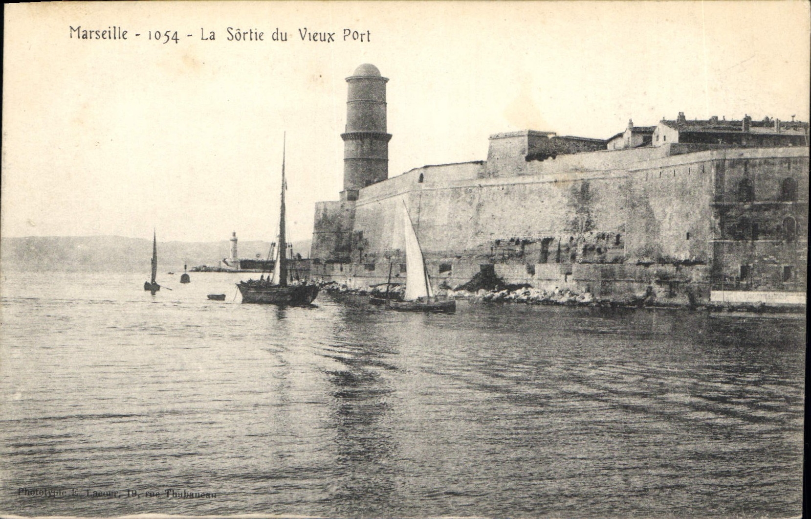 Marseille - 1054 - La Sortie du Vieux Port — Phototypie L. Laouer, 18, rue Phubaneau