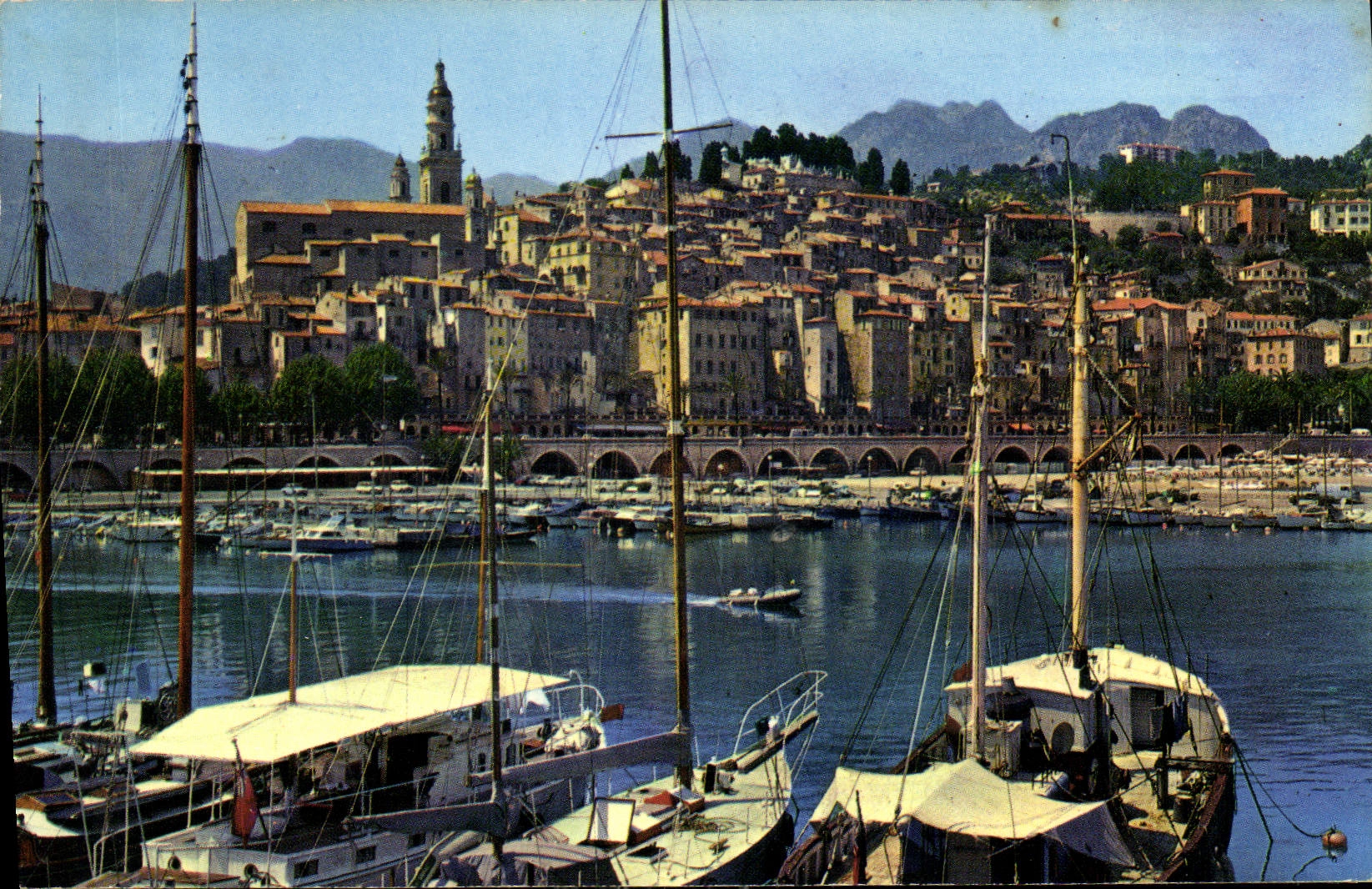 Menton — Le Port et la Vieille Ville — Fabrication Française
