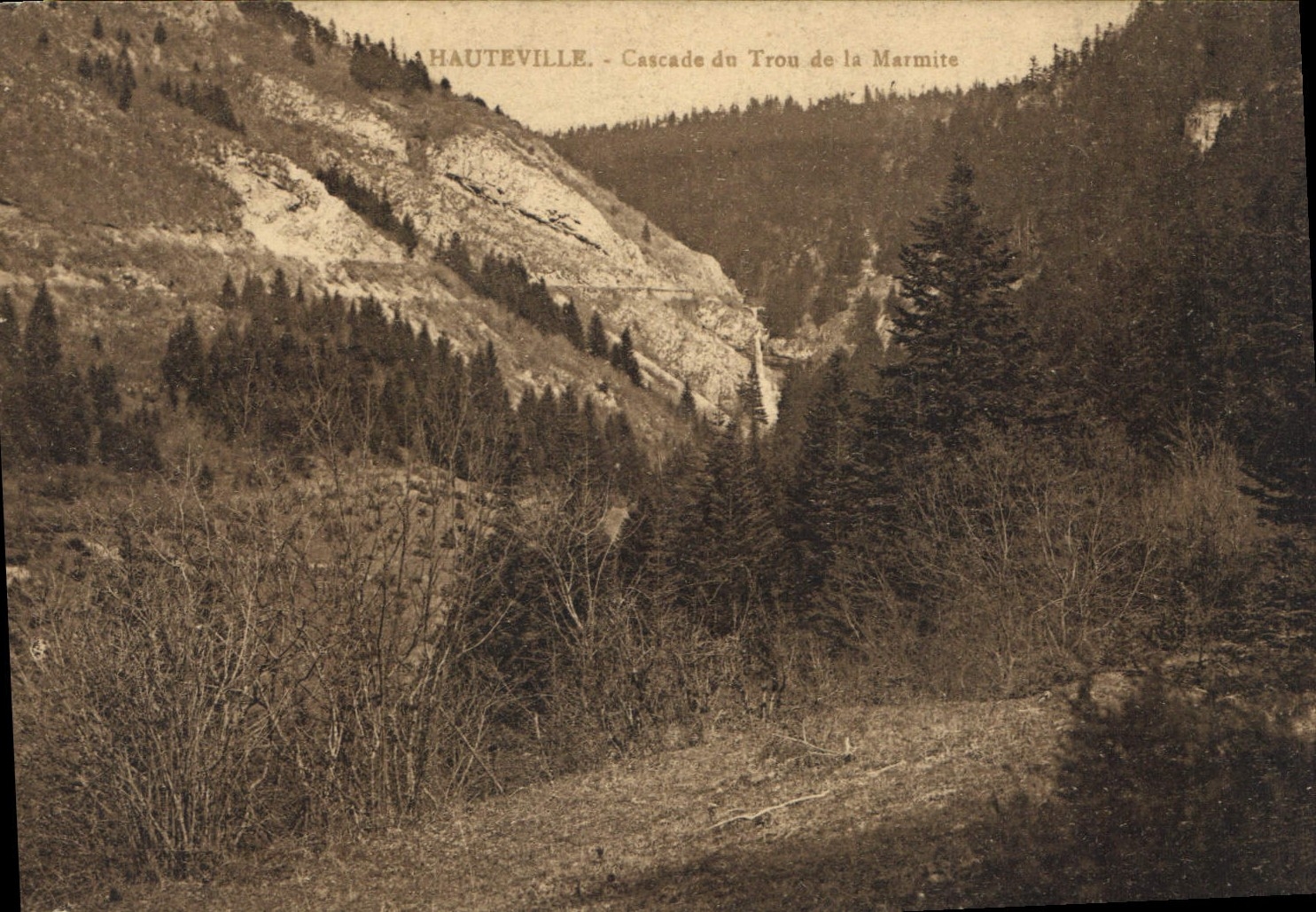CPA Hauteville Cascade du Trou de la Marmite 