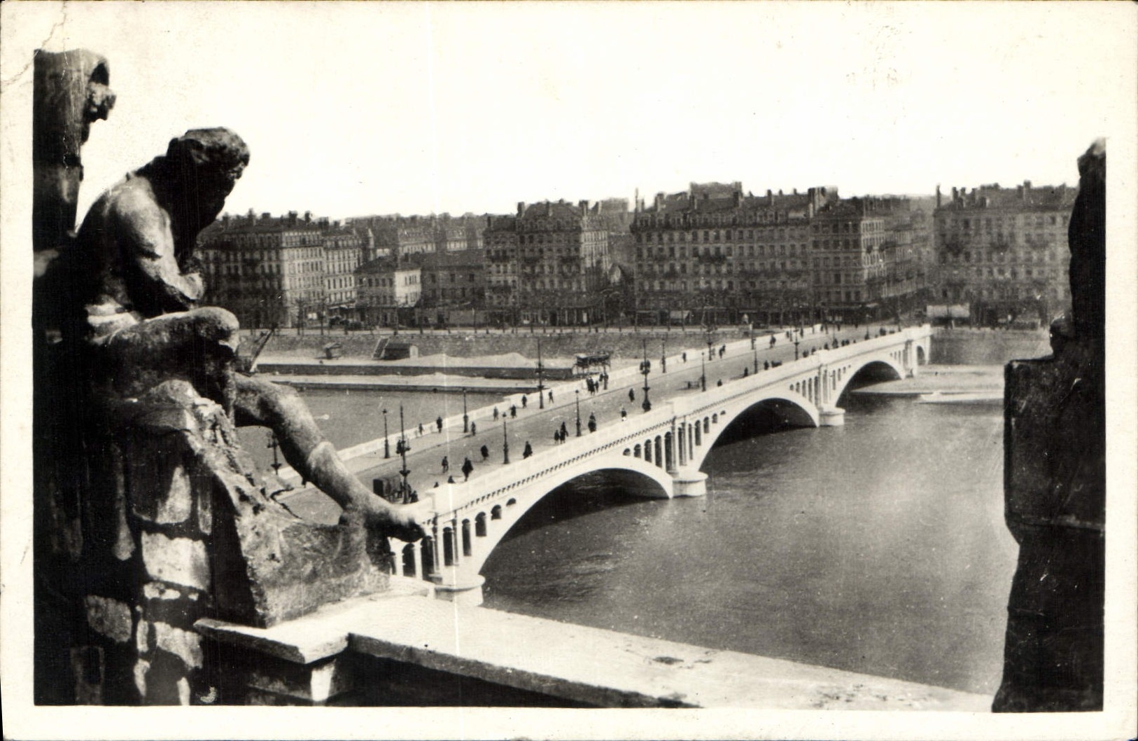 Pont Wilson vu du haut de l'Hôtel-Dieu — Lyon — éditeur Victor-Hugo, n° 69