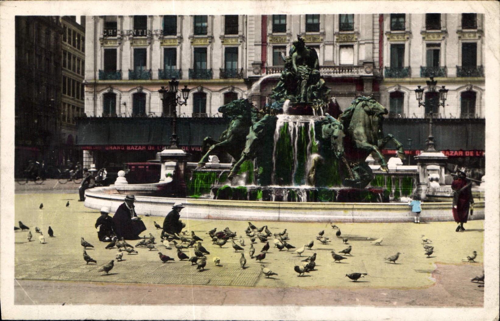 Place des Terreaux — Les Pigeons — X. Boutaginy, éditeur, Lyon