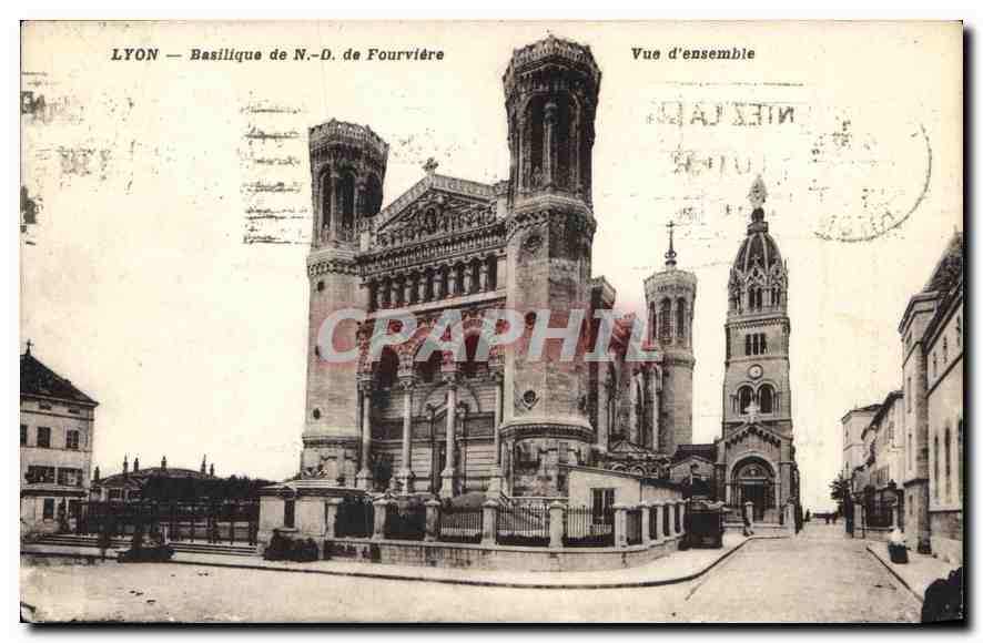 CPA Lyon Basilique de ND de Fourviere Vue d'ensemble 