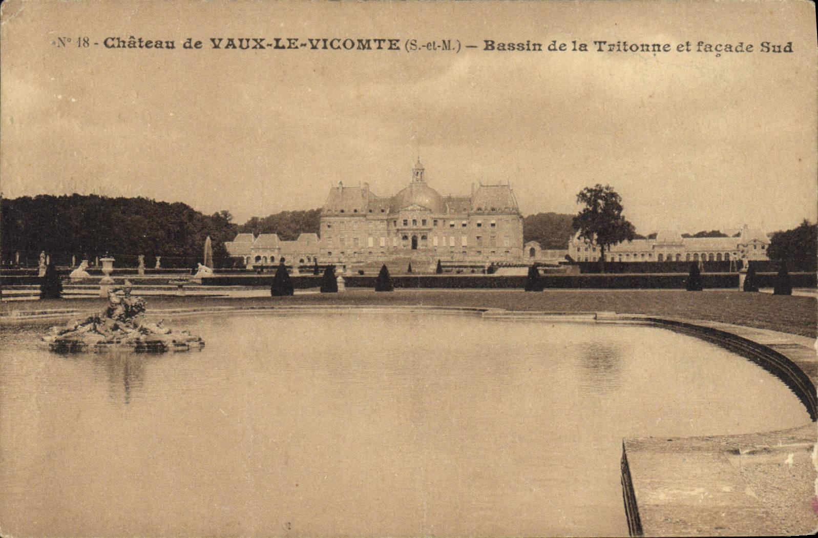 CPA Chateau de Vaux Le Vicomte S et M Bassin de la Tritonne et facade Sud 