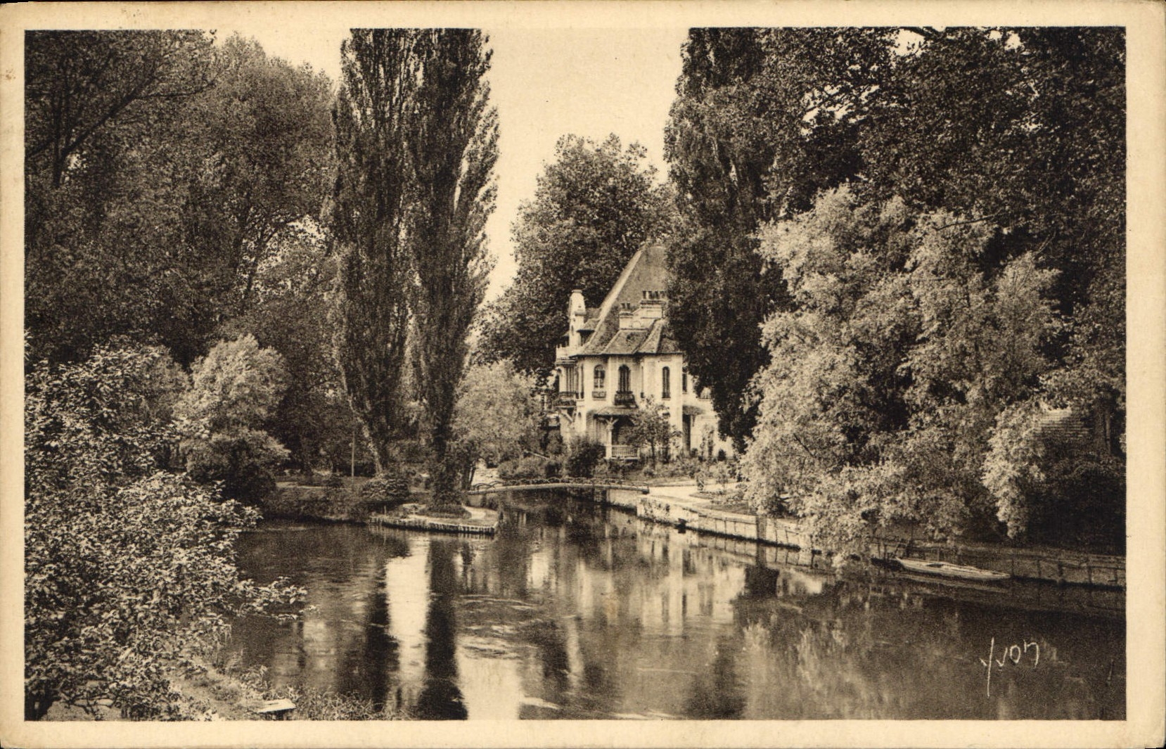 Les bords du Loing à Montigny — Environ de Fontainebleau — Les Éditions d'Art 'La Douce France'