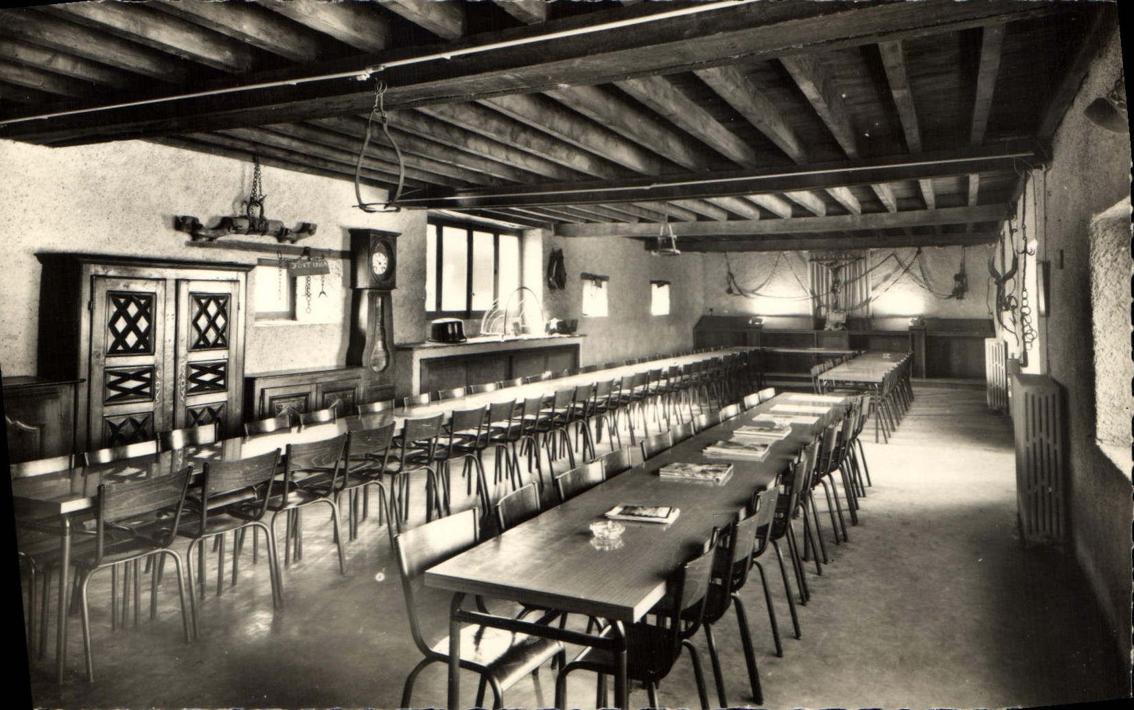 CPA Lourdes Cite Secours Saint Pierre Salle et Repos et le Lecture 
