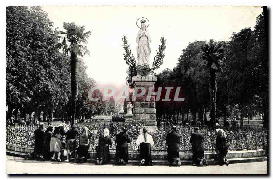 CPA Lourdes la Vierge Couronnee 
