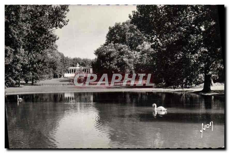 CPA Montpellier Herault l'Esplanade le Bassin et le Monument aux Morts 1914 1918 