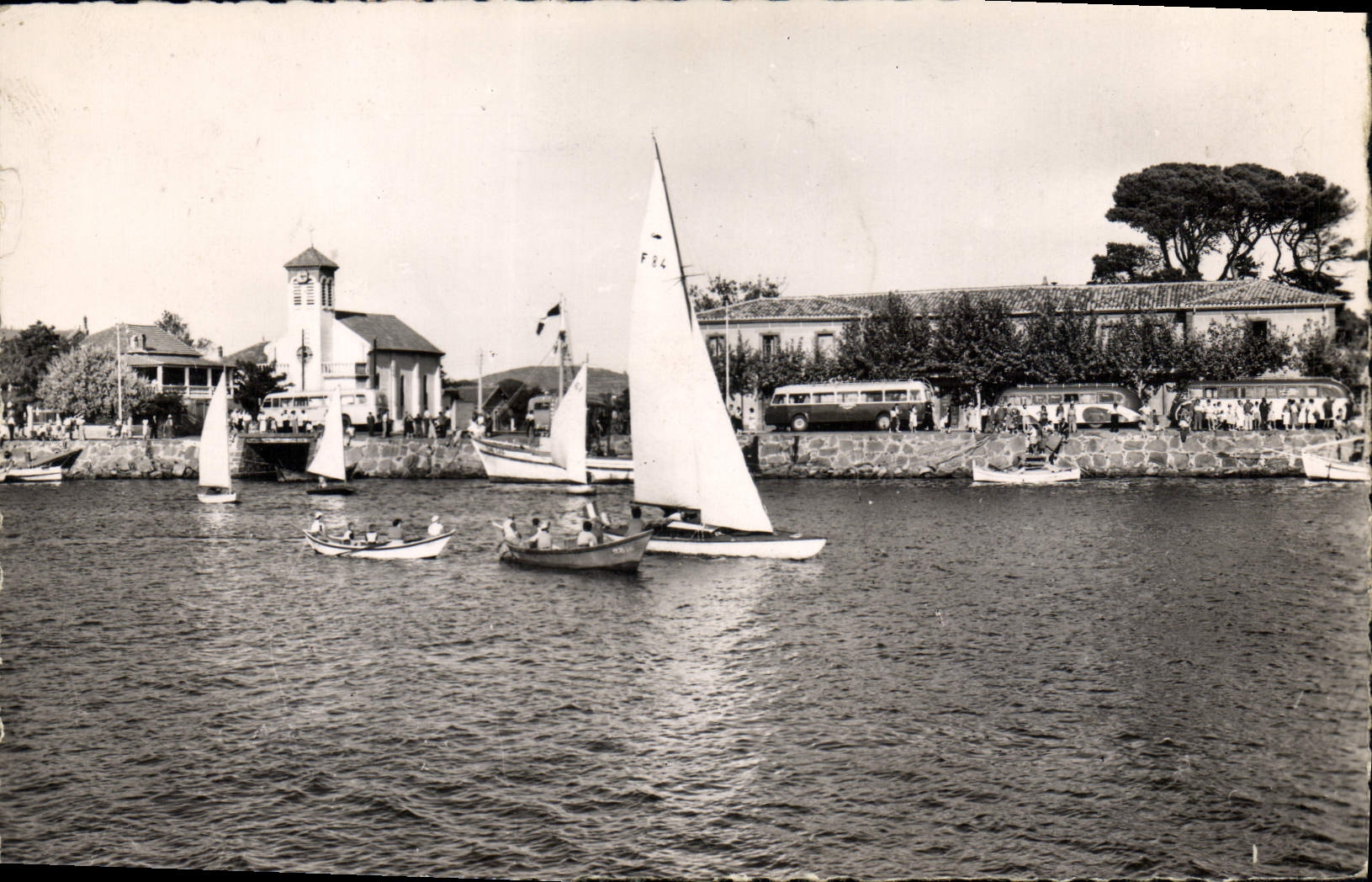 CPA Le Grau d'Agde Herault Regates sur le Canal Bateaux