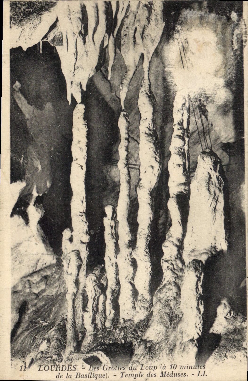 CPA Lourdes les Grottes du Loup a 10 minutes de la Basilique Temple des Meduses 