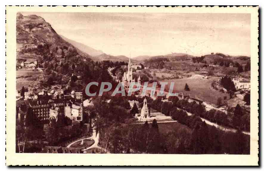 CPA Lourdes la Basilique et le Calvaire vus du Chateau Fort 