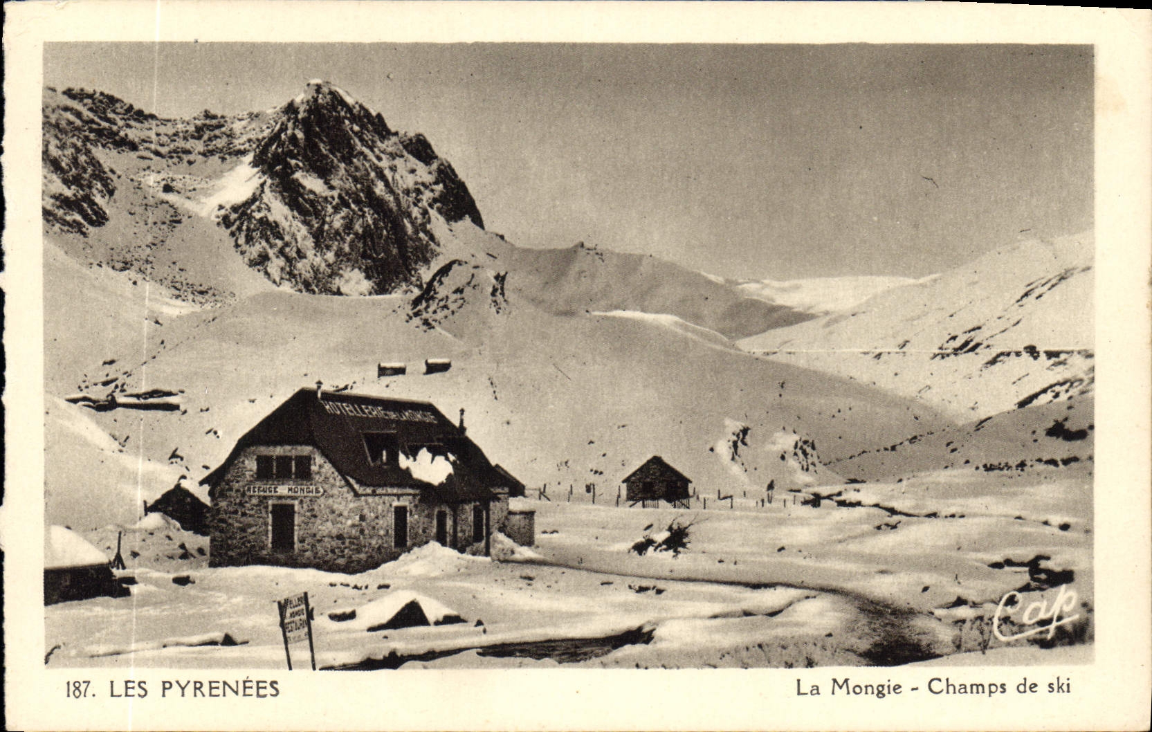 La Mongie - Champs de ski — Les Pyrénées — Éditeur CAP