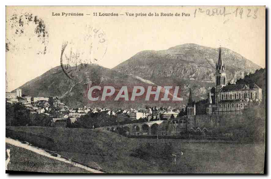 CPA Les Pyrenees Lourdes vue prise de la route de Pau 
