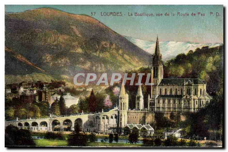 CPA Lourdes la Basilique vue de la Route de Pau 