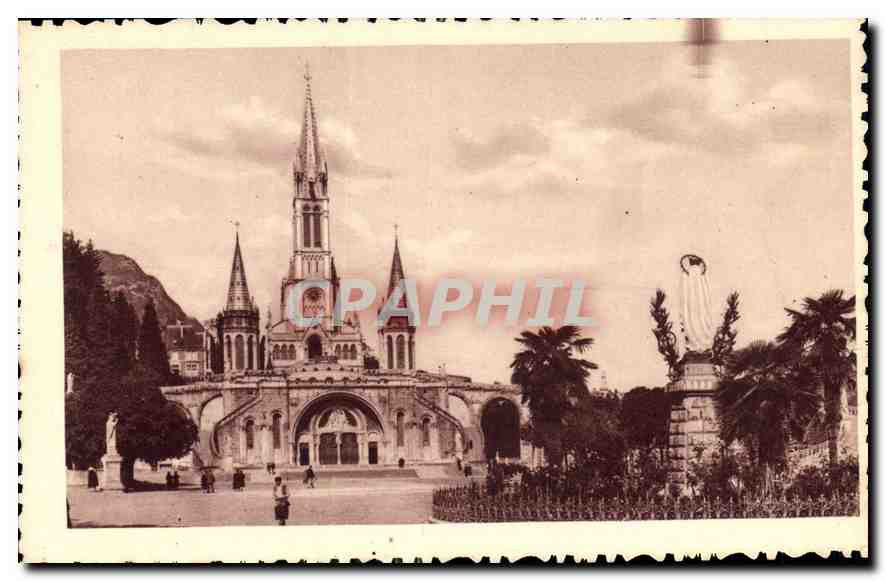 CPA Lourdes la Basilique et la Vierge Couronnee 