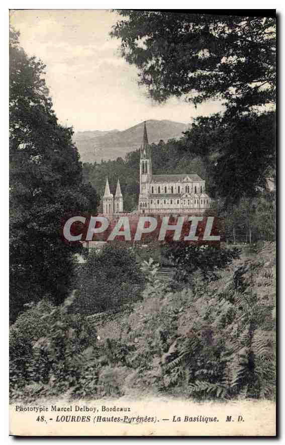 CPA Lourdes Hautes Pyrenees la Basilique 