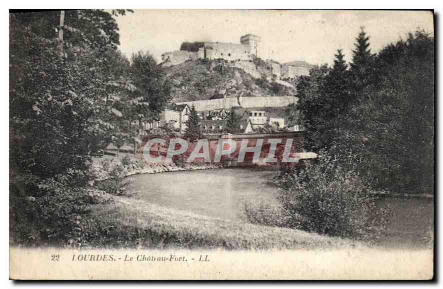 CPA Lourdes le Chateau Fort 