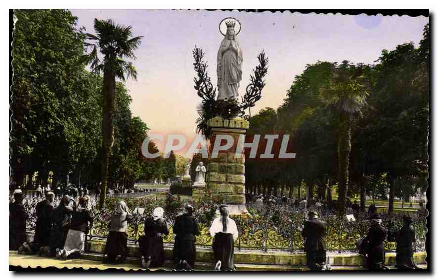 CPA Lourdes la Vierge Couronnee 