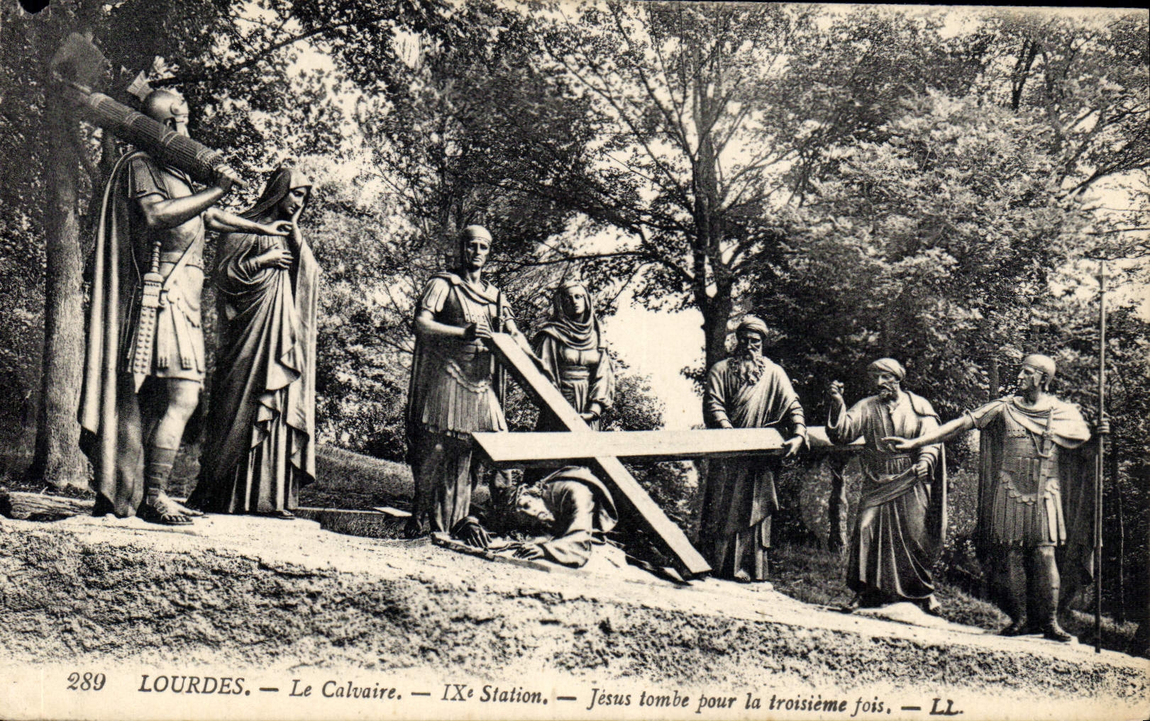 CPA Lourdes le Calvaire IX Station Jesus tombe pour la troisieme fois 