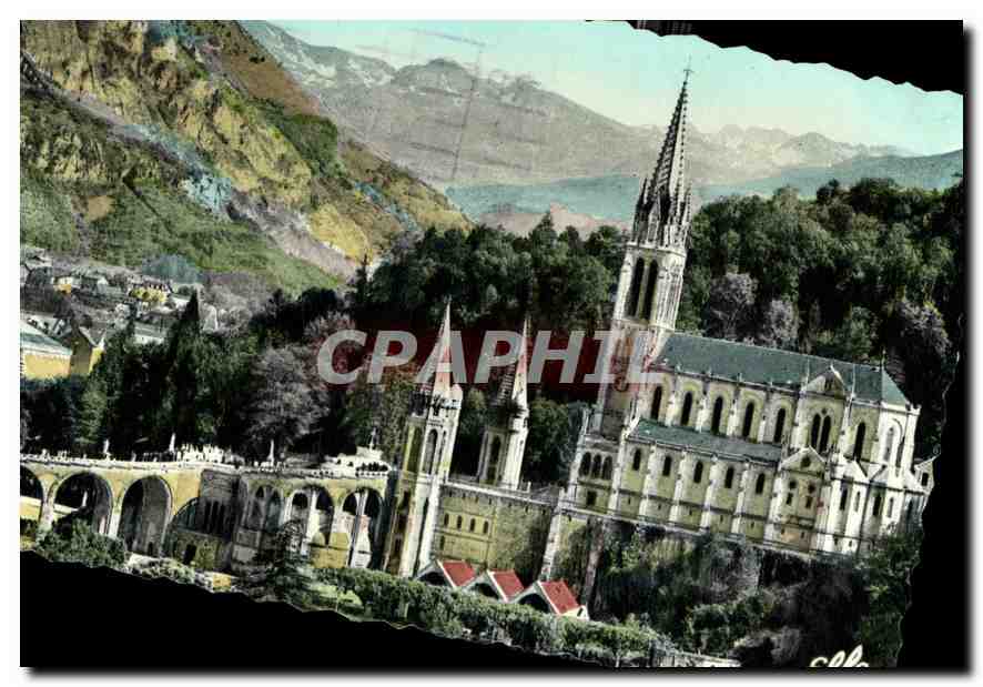 CPA Lourdes les Rampes et la Basilique 