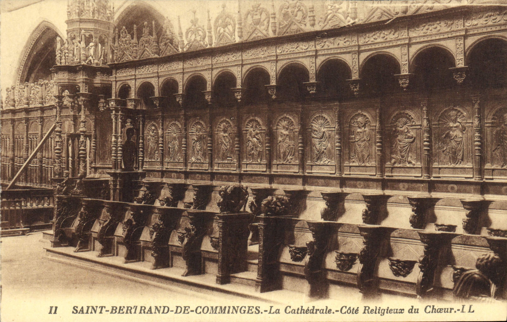 CPA Saint Bertrand de Comminges la Cathedrale Cote Religieux du Choeur 