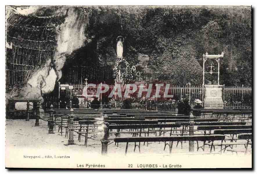 CPA Les Pyrenees Lourdes la Grotte 