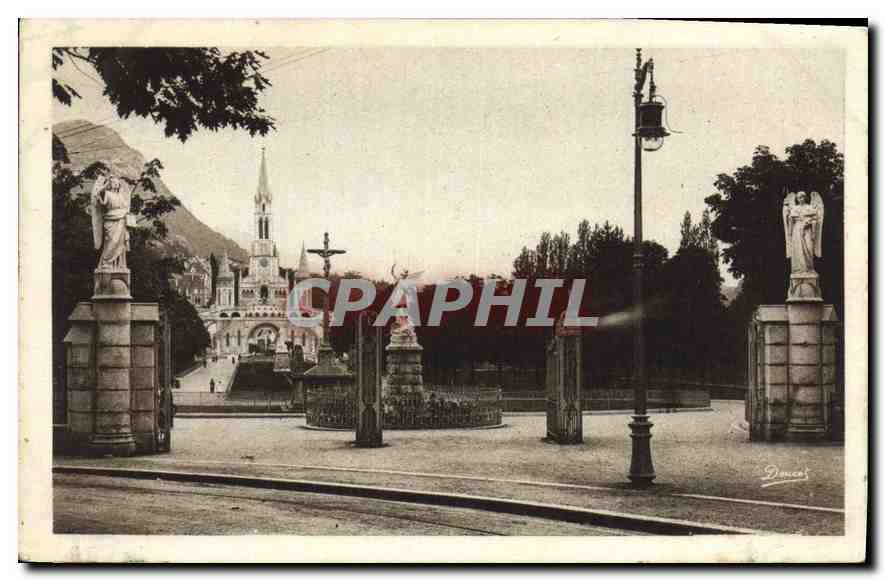 CPA Lourdes Entree de l'Esplanade 