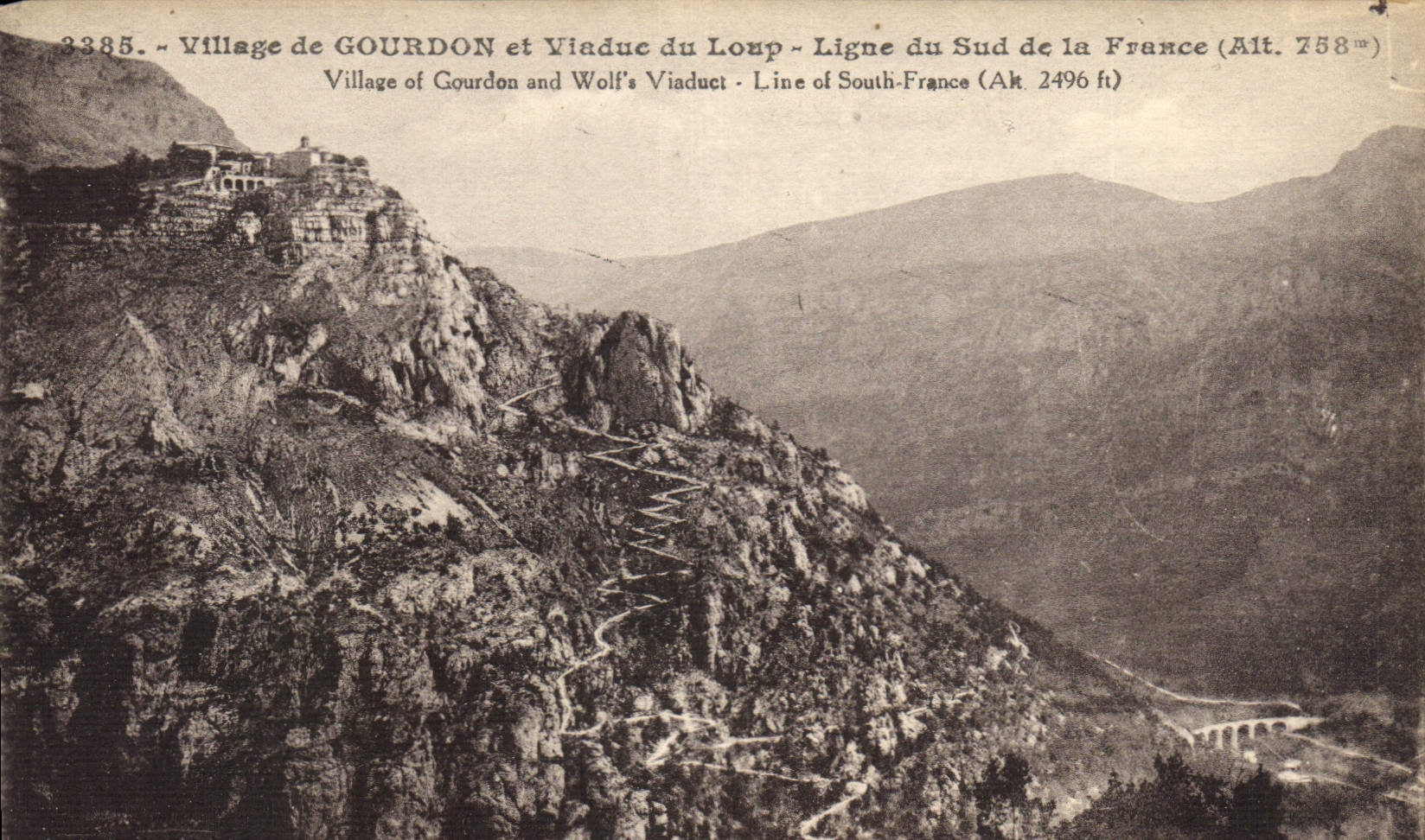 Dorf GOURDON und Viadukt des Loup — Linie des Südens Frankreichs (Höhe 758m)