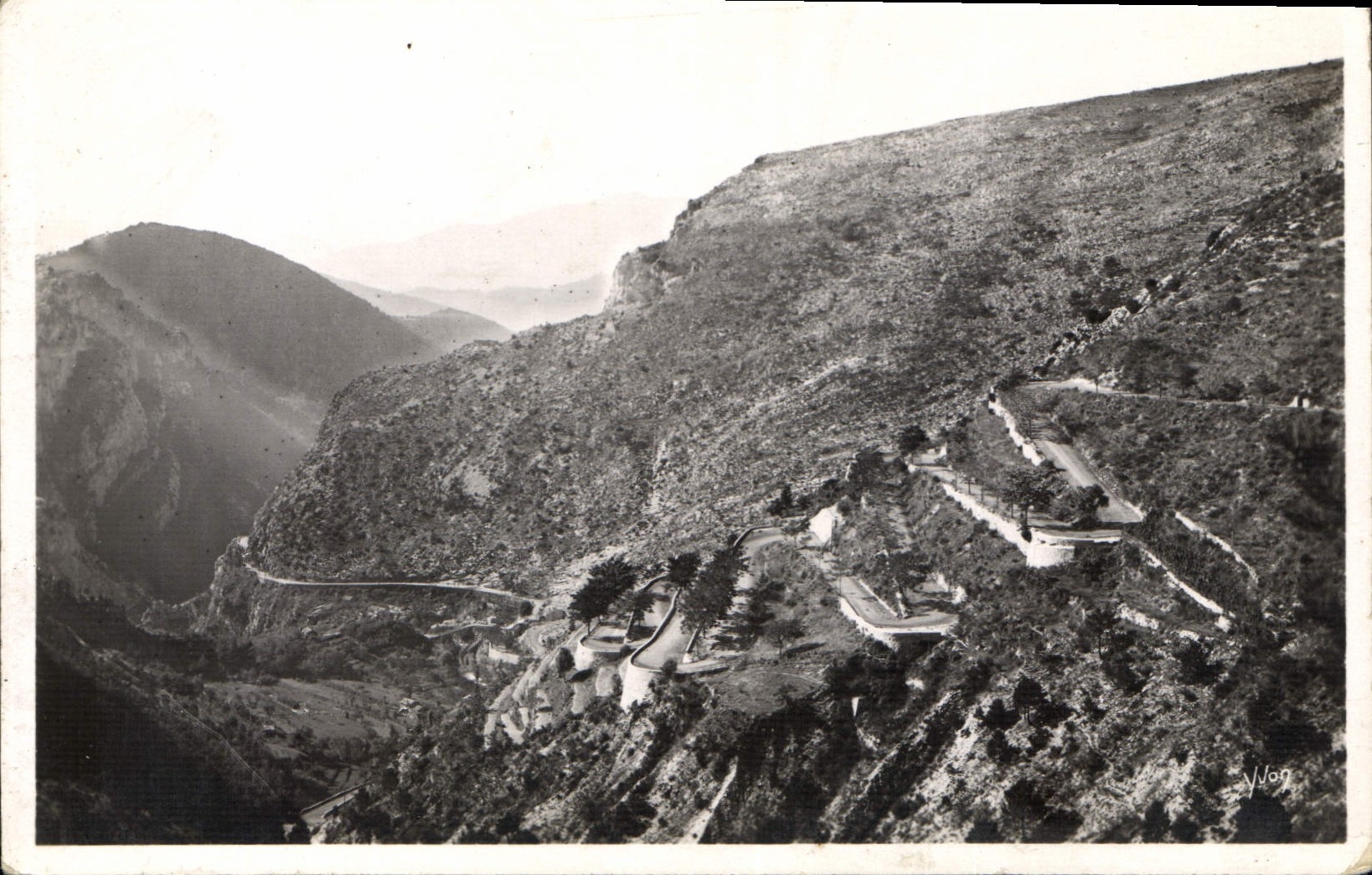CPA La Douce France Cote d'Azur Les Lacets de Braus Route de Nice a Sospel 