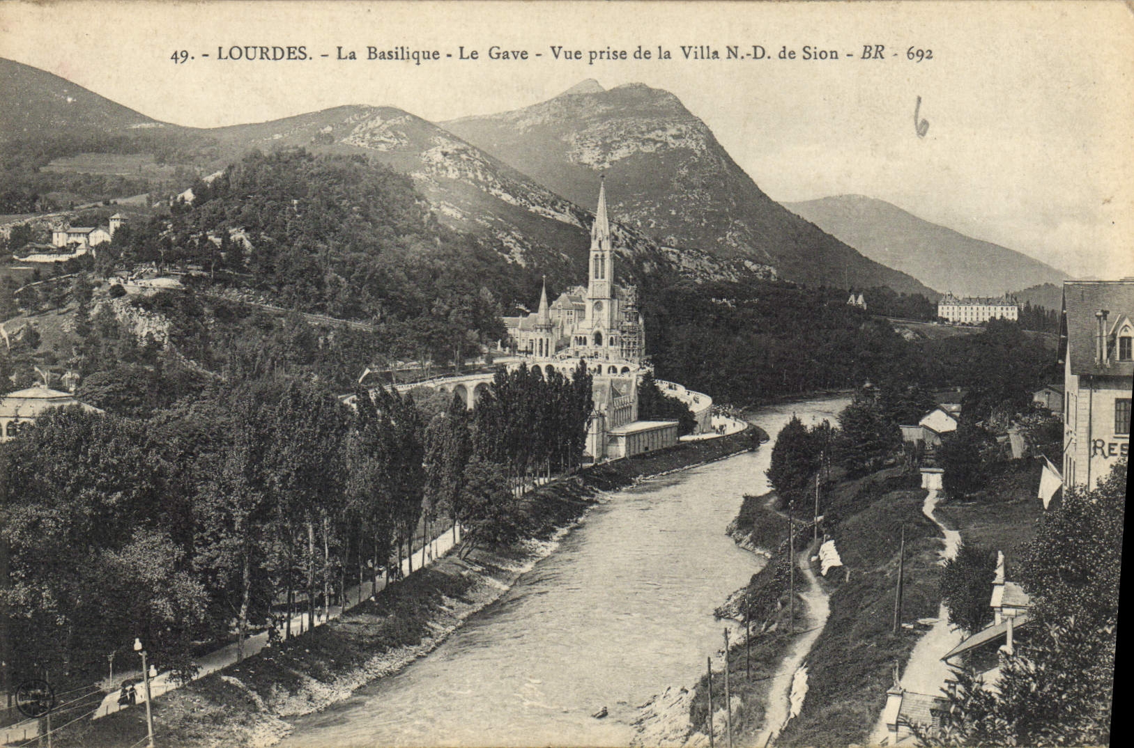 CPA Lourdes La Basilique le Gave vue prise de la Villa N D de Sion 