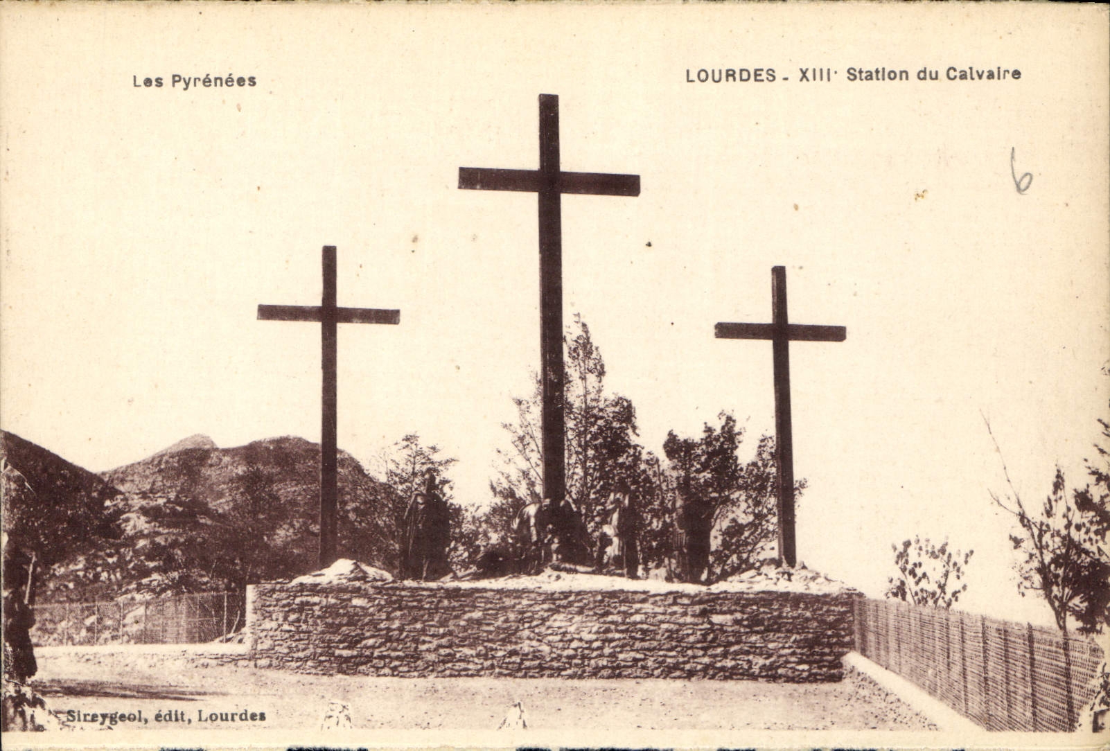 CPA Les Pyrenees Lourdes XIII Station du Calvaire 