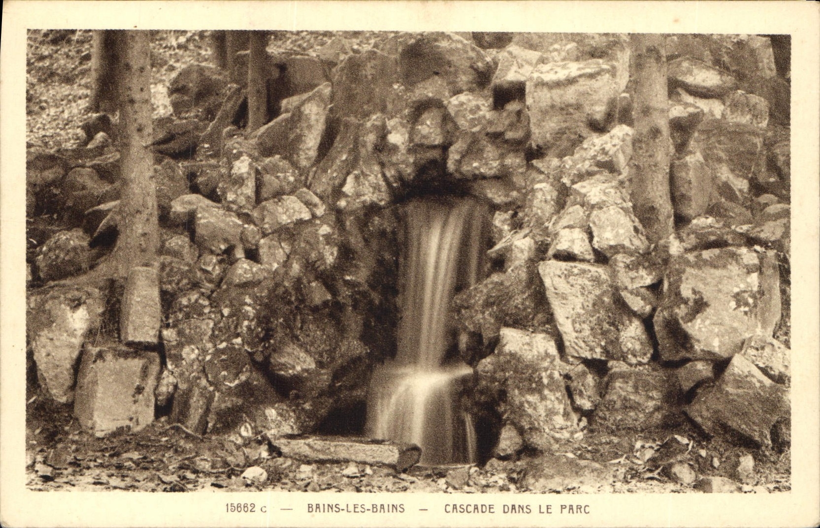 CPA Bains les Bains Cascade dans le Parc 