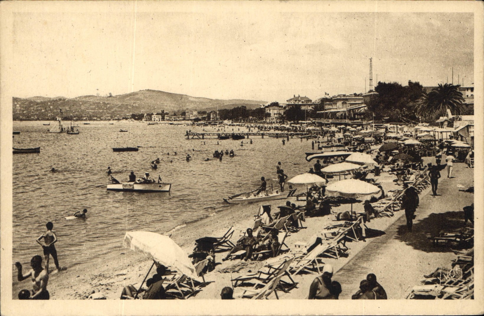CPA La Douce France Cote d'Azur Juan les Pins Alpes Maritimes la Plage 