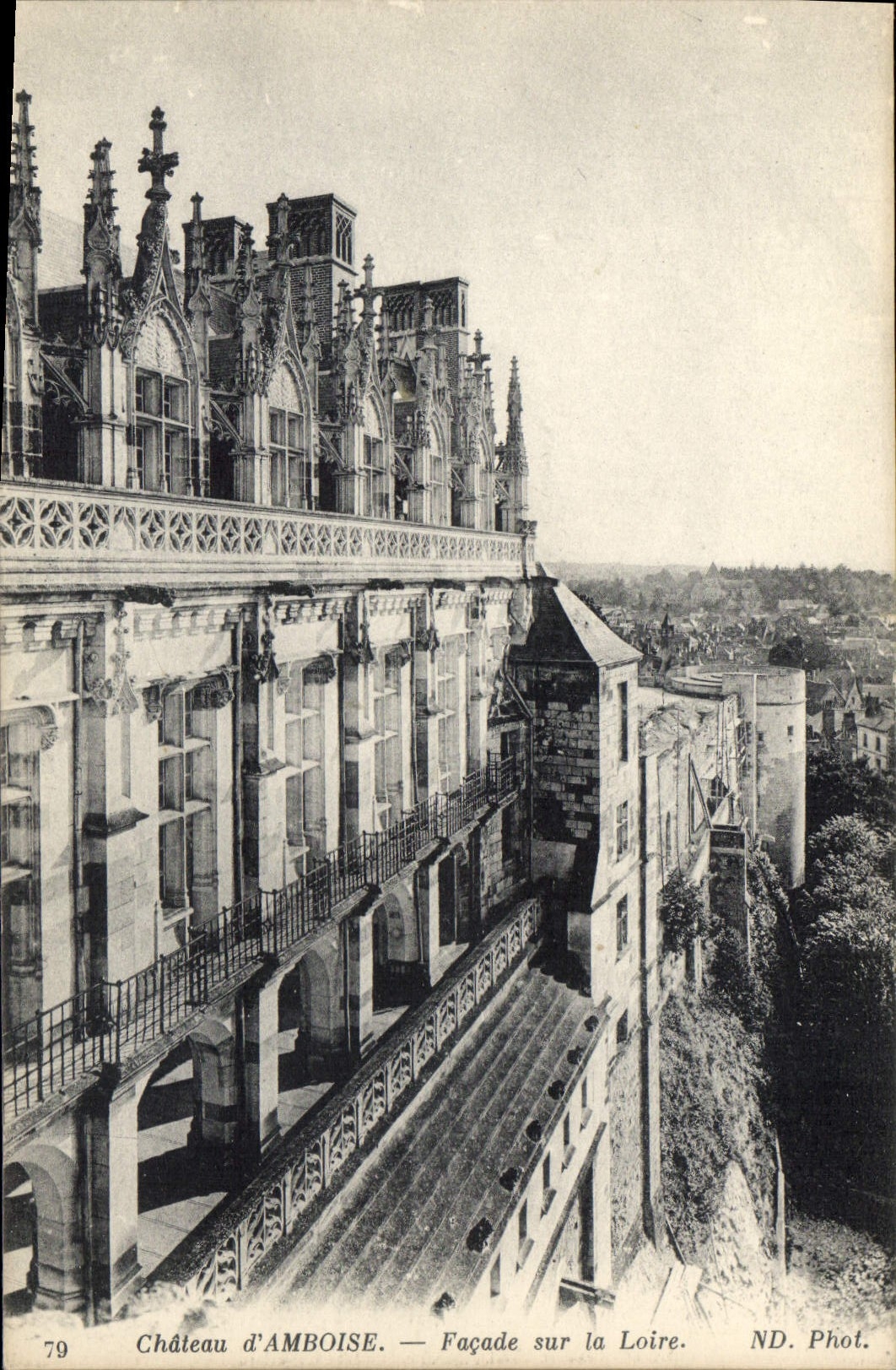 CPA Chateau d'Amboise Facade sur la Loire 