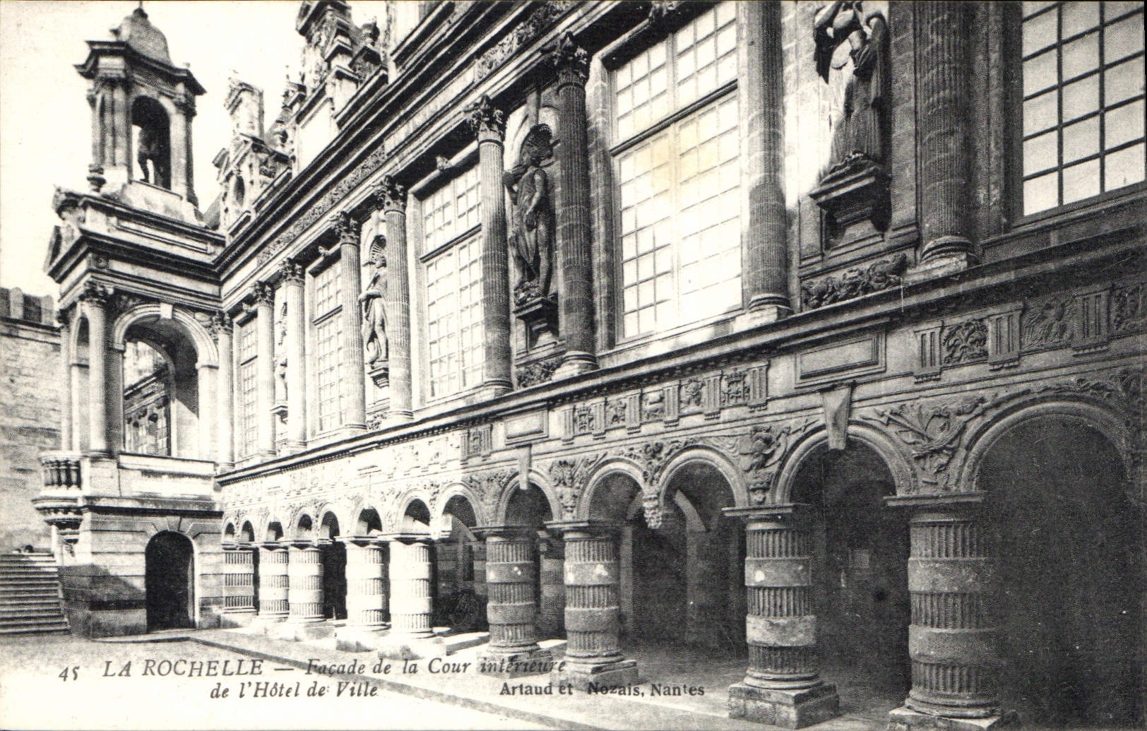La Rochelle — Façade de la Cour intérieure de l'Hôtel de Ville — Artaud et Nozais, Nantes
