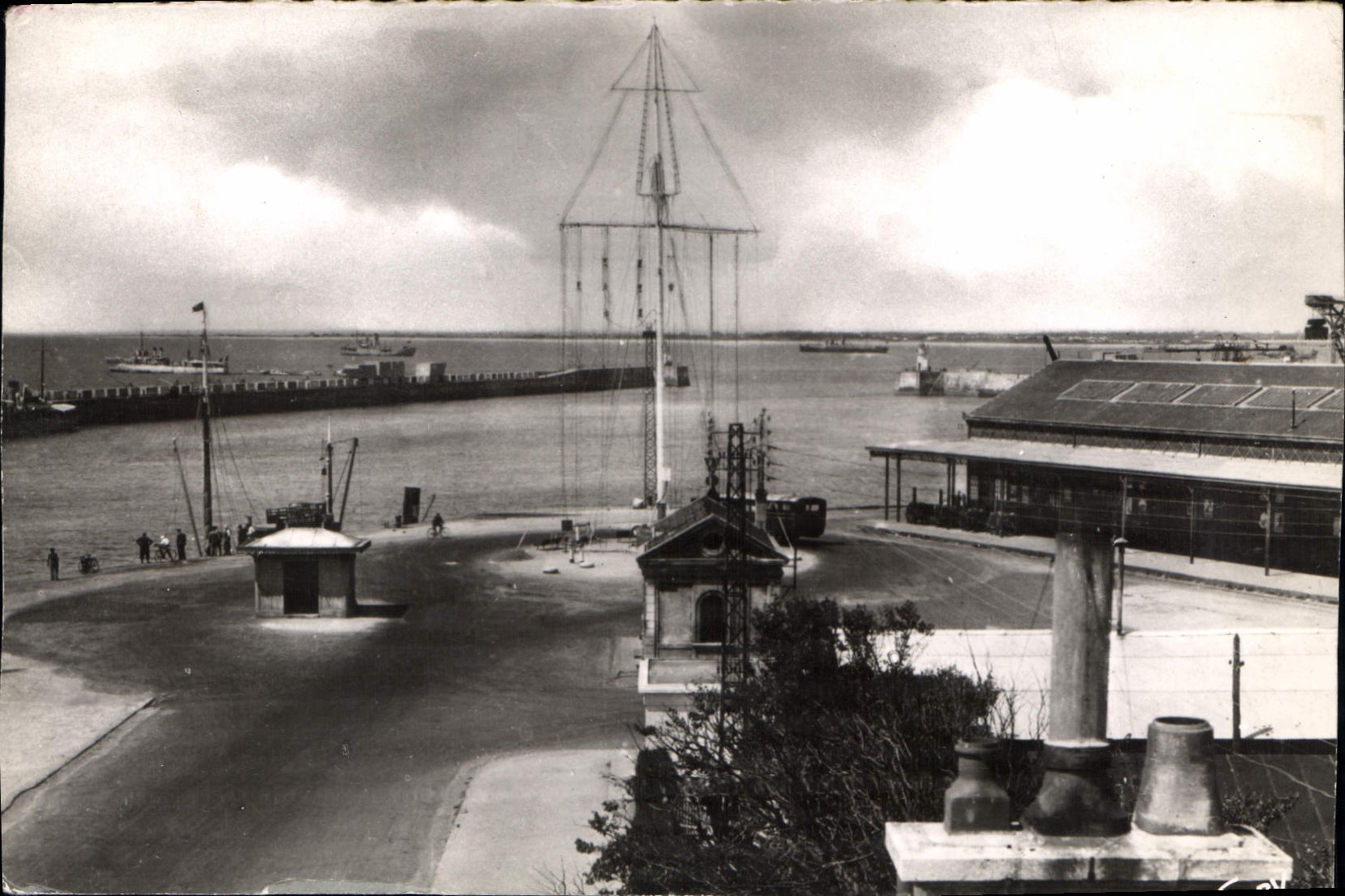 CPA La Rochelle Pallice la Gare Maritime et l'Avant Port 
