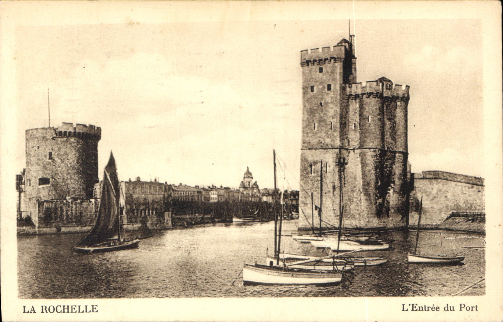CPA La Rochelle l'Entre du Port 