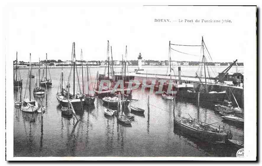 CPA Royan Le Port de l'Ancienne Jetee Phare Bateaux