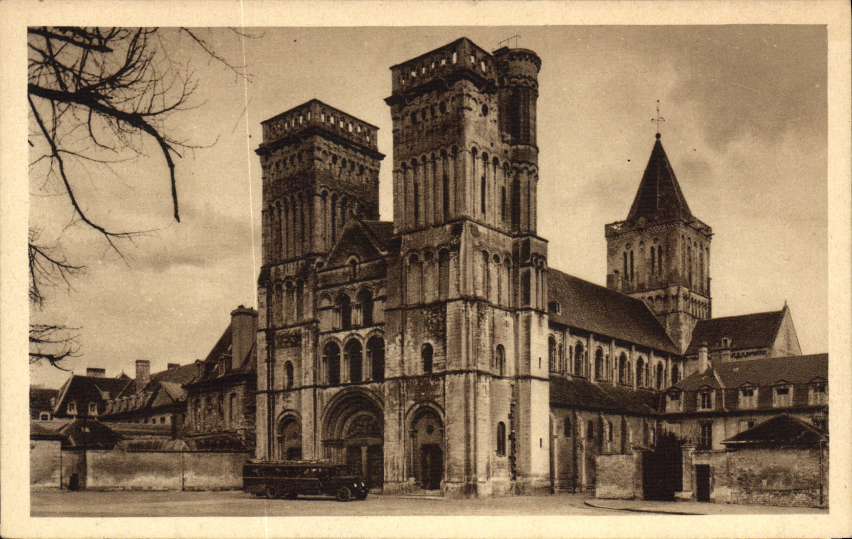 CPA Caen Calvados Abbaye aux Dames au de la Trinite 