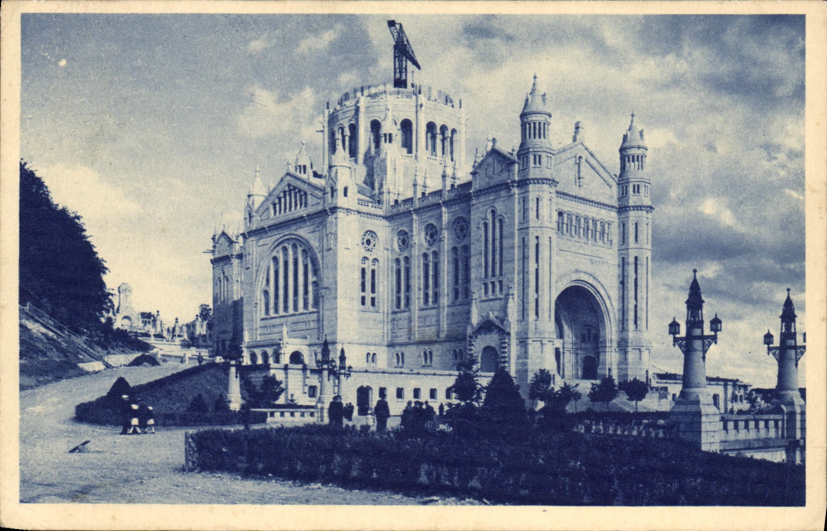 La Basilique de Lisieux — Vue générale en 1938 — Édition BSL
