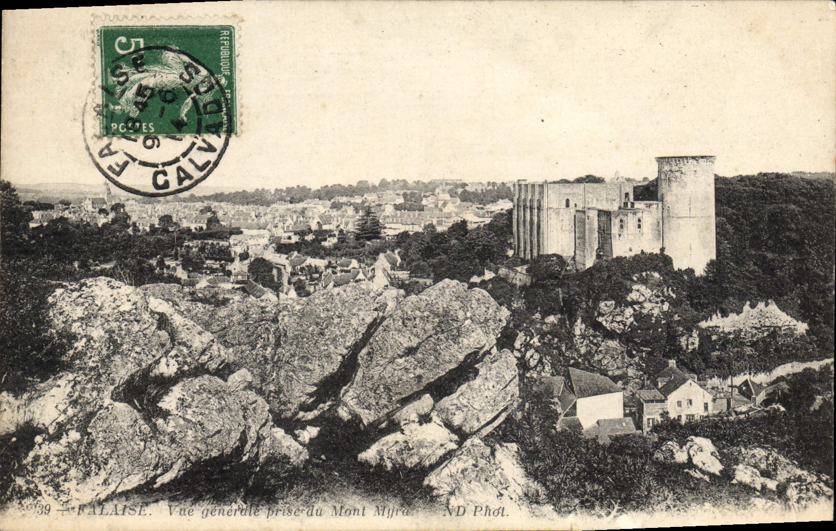 FALAISE — Vue générale prise du Mont Myra — ND Phot.