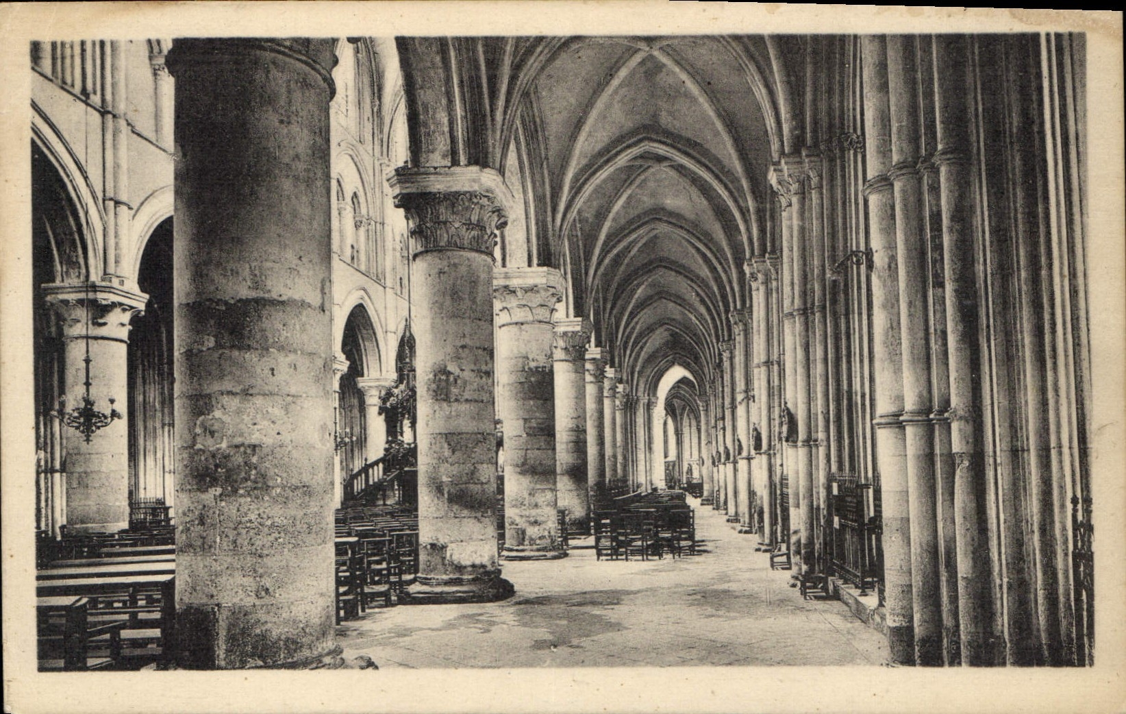 Lisieux - Kathedrale Saint-Pierre, Seitenkrypta