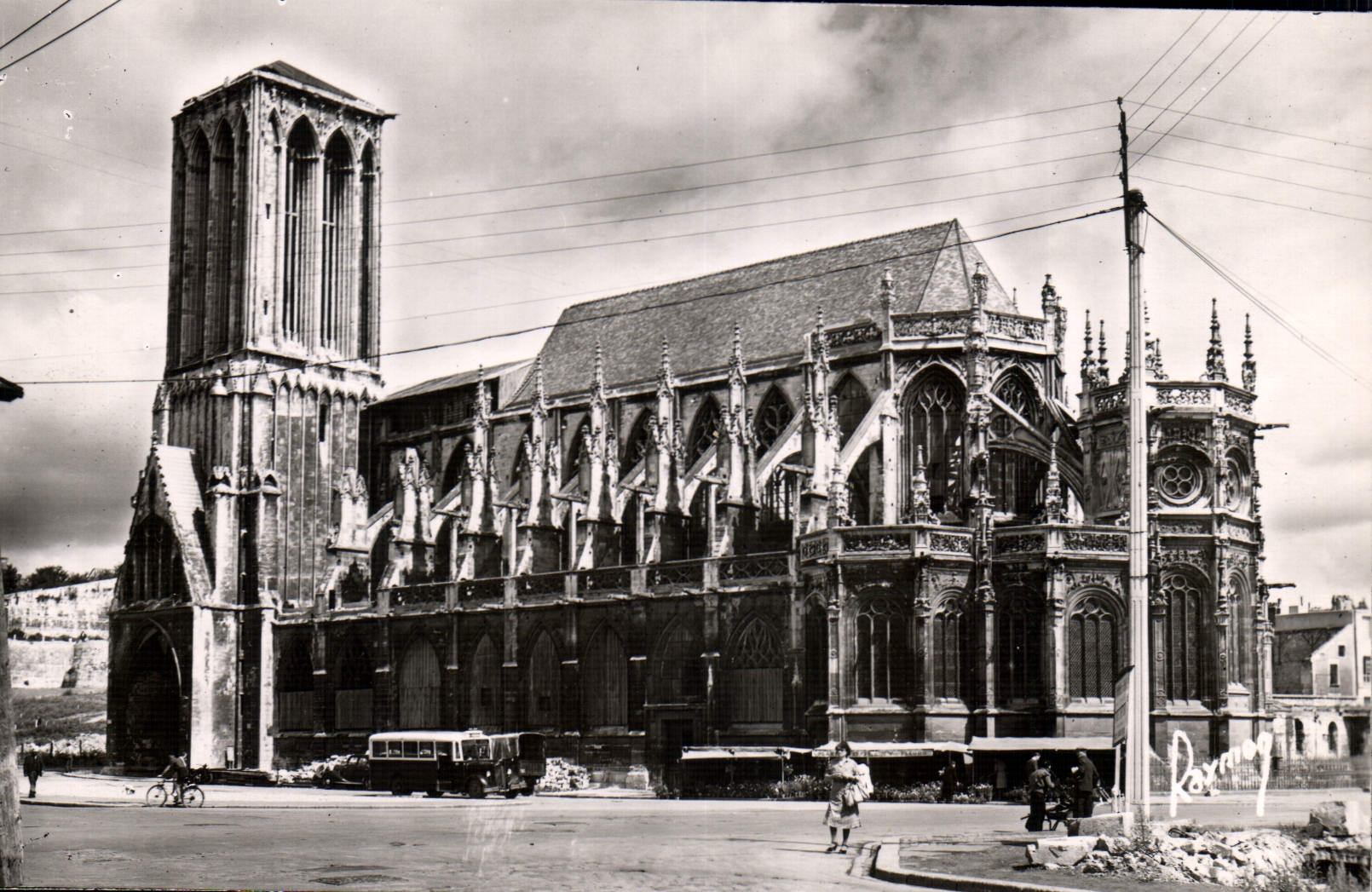 CPA Images de France Caen Calvados L'Eglise Saint Pierre 